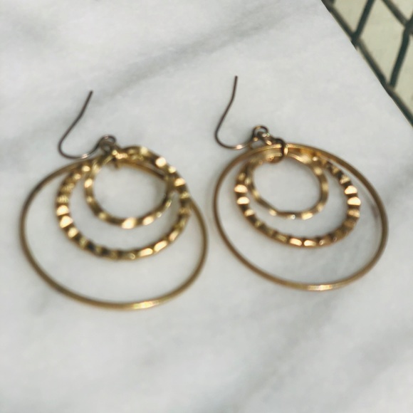 Multi gold hoop sparkle fashion earrings. - Picture 4 of 4